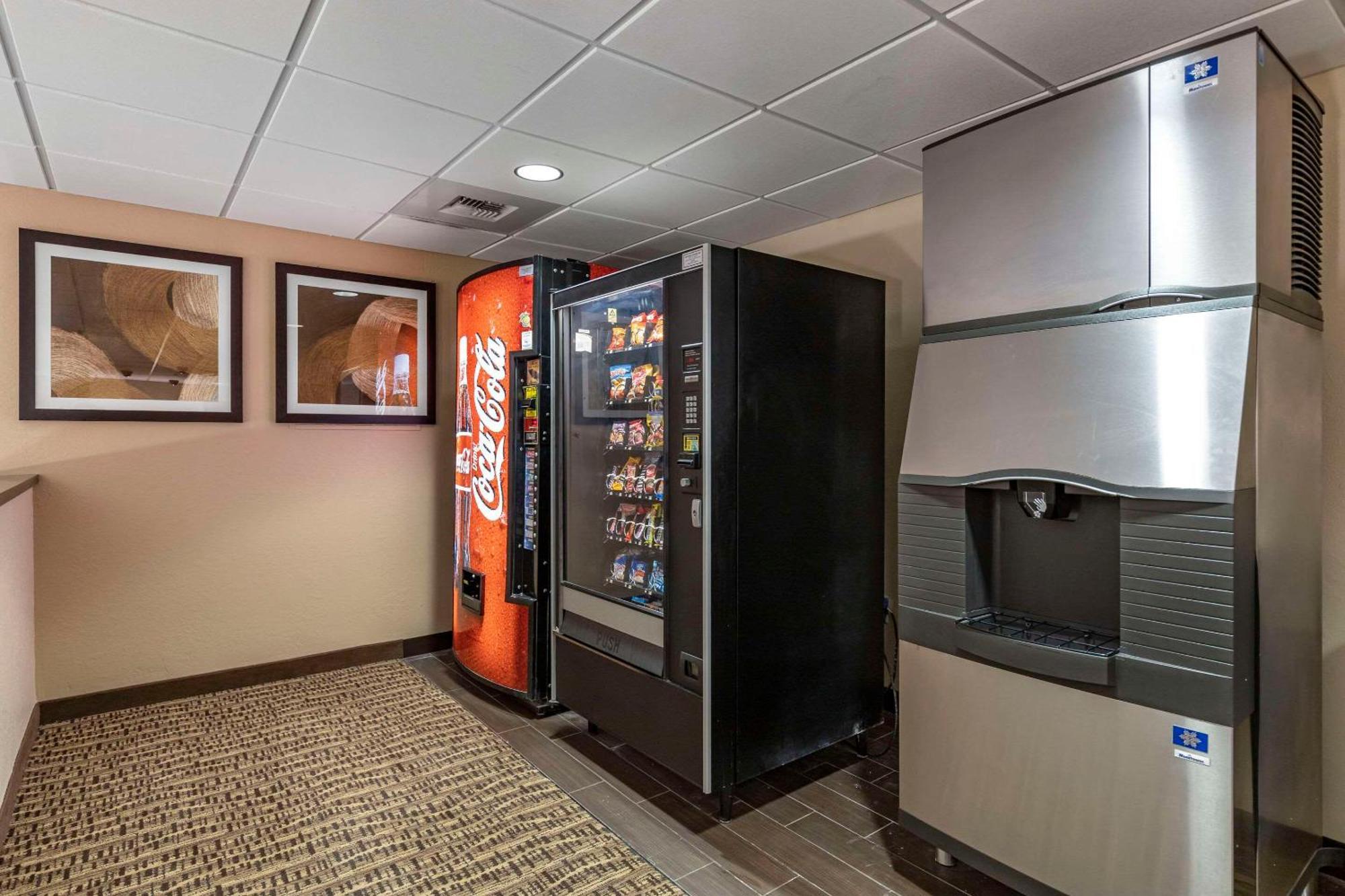 Comfort Inn & Suites Gateway To Glacier National Park Shelby Εξωτερικό φωτογραφία